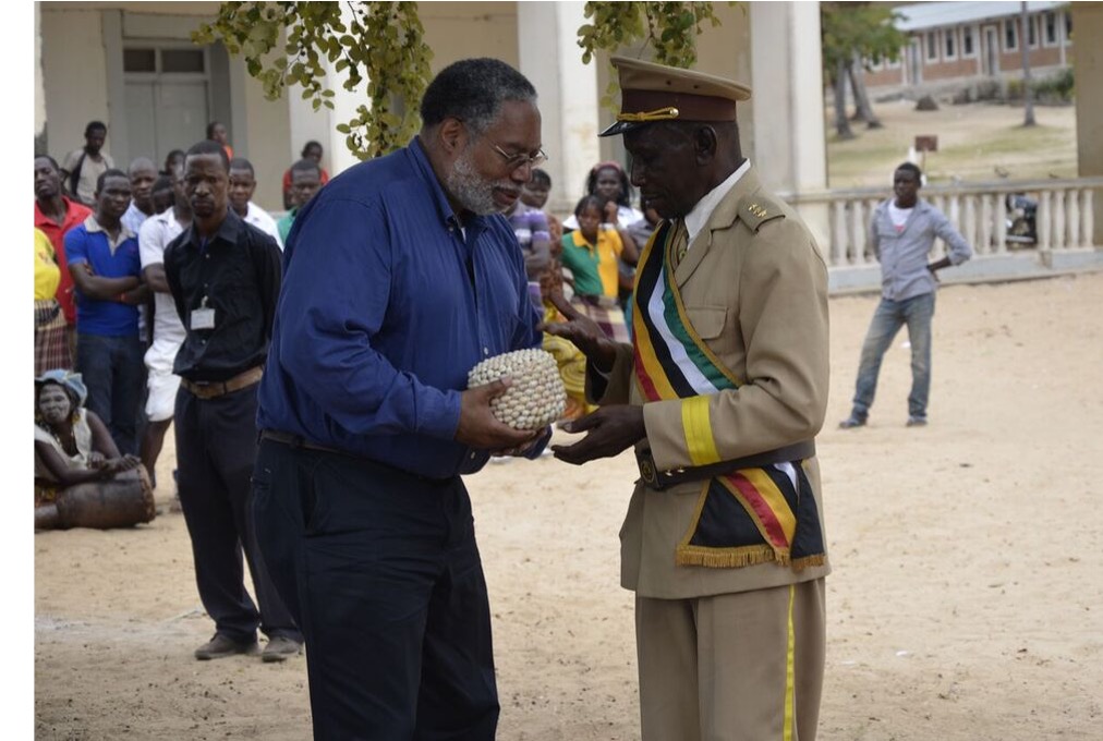 Evano Ngoache entrusting soil from Mozambique to Smithsonian Secretary Lonnie Bunch in to deposit at the wreck site of the São José, 2015. Photo by Kamau Sadiki